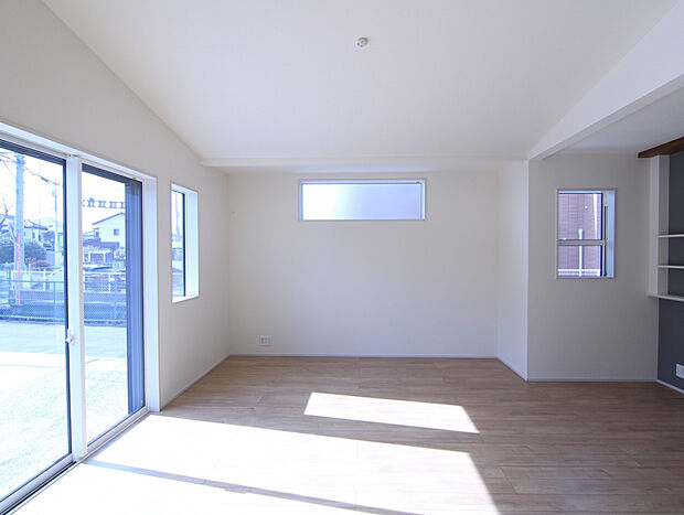 【【1号棟】】◎家族が自然と集まる、明るく落ち着いたリビングです!◎