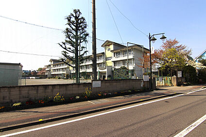 倉賀野小学校 1050m