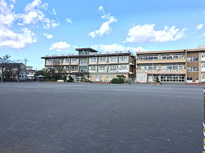 佐野小学校 2330m