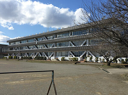 尾島中学校 1300m