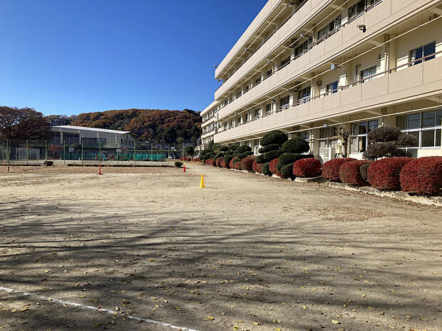 大間々中学校（約760m）
