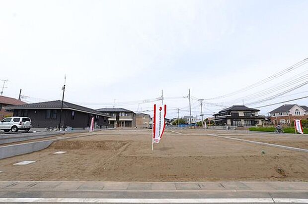 栗橋駅徒歩9分、買い物施設も充実の住宅街エリアです。駅徒歩圏内ながら閑静な環境です。
