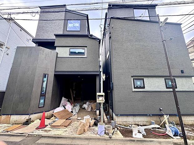 【現地外観写真】物件の陽当りや通風・仕様設備やお部屋の大きさの比較、近隣・周辺環境や街並みなど、資料には掲載していない情報が現地にはたくさんあります。　是非一度、現地をご確認ください。