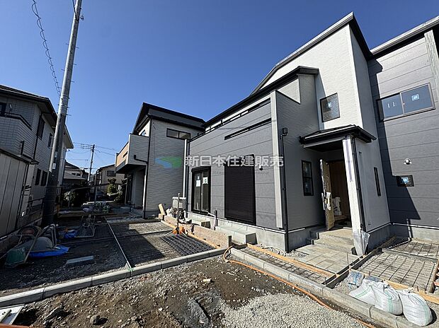 【現地外観写真】日当たり良好な南面バルコニーを採用。一日を通して安定して日差しが入りやすく、室内が明るくなります。