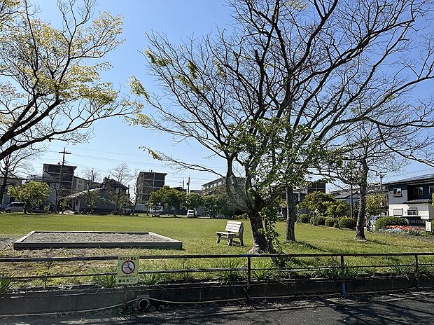 分譲地の隣には公園(南御厨西公園)があります。
