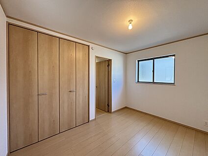 【H号棟】各居室クローゼット完備