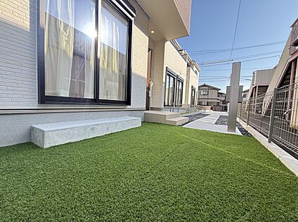 【1号棟】ガーデニングが楽しめるお庭付き