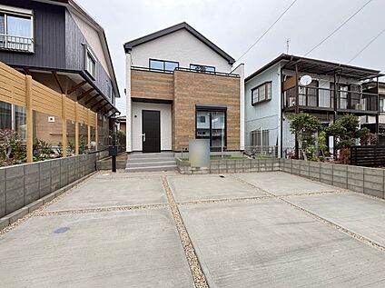 3台並列駐車可能