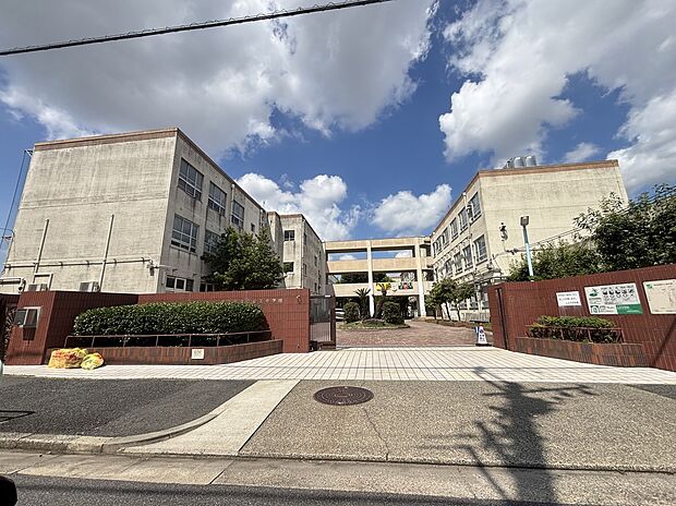 名古屋市立山王中学校(約1,000m)