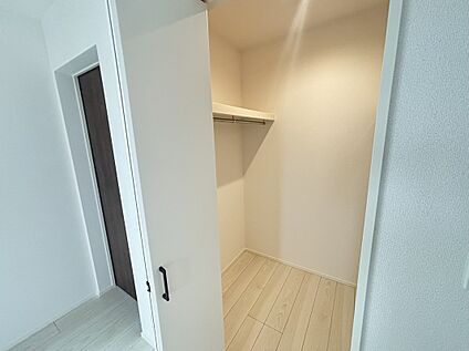 主寝室にはウォークインクローゼット完備