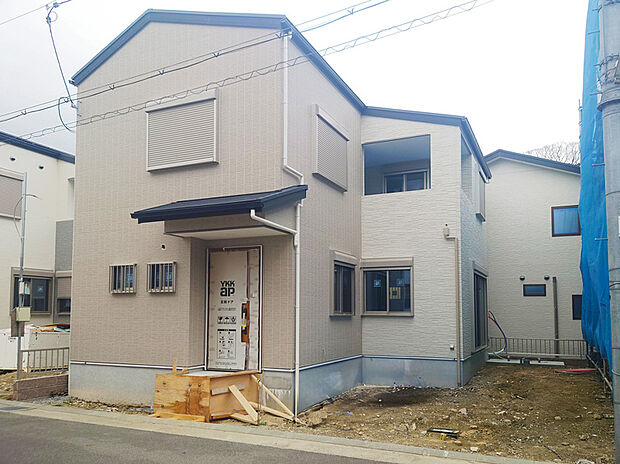 6号地 完成まであともう少しお待ちください!
室内のご案内可能です!【蓄電池7.4kW搭載】