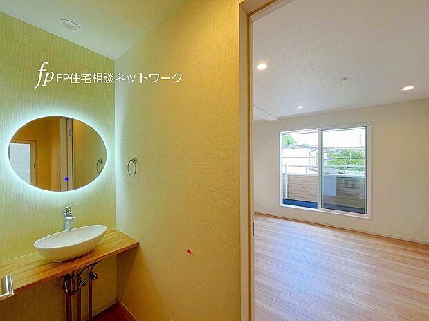 1日の中で多くの時間を過ごすことになる住まいだからこそ、いつも穏やかな空間であるように。構成する建材などへの配慮が、住まう方の健康を守ります。