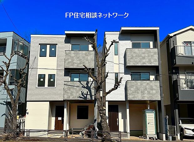 南側道路に面し、建物がないので、太陽の日差しが降りそそぎ19帖のLDKは家族の憩いの空間に最適です。で太陽の日差しが降りそそぐ明るい住宅です。