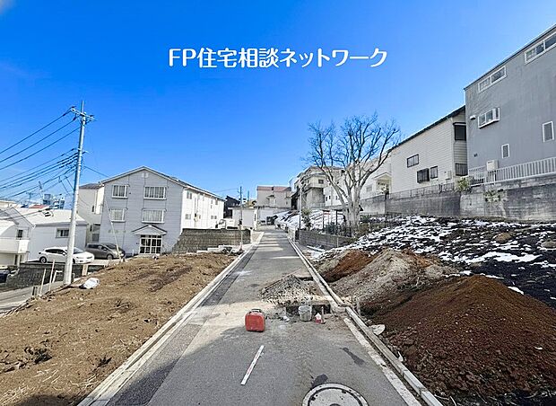 南道路に面し太陽の日差しが降りそそぐ明るい住宅!LDKはゆとりの広さを確保してあり家族の憩いの空間に最適です。