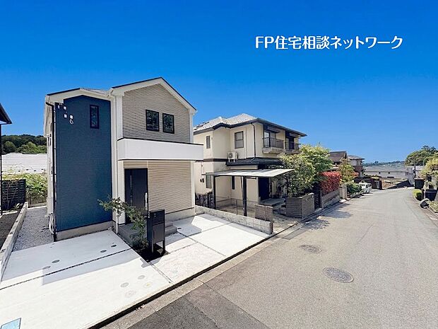 【類似外観同仕様】施工例のため分譲中の建物とは外壁、屋根開口部等の形状・仕様が異なります。