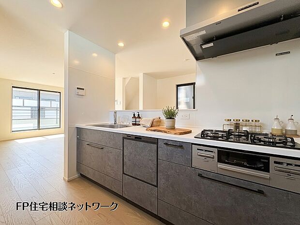 【キッチン】【キッチン】本画像はAIがCGで小物作成しており、実際の現地に小物は設置されておりません。また、販売価格に小物等は含まれておりません。