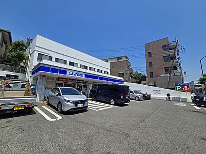 ローソン 三ッ沢下町店 270m
