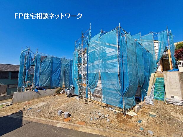 【前面道路含む現地写真】毎日のお散歩も快適な緑に恵まれた閑静な住宅地は、伸び伸びスローライフを叶えてくれます。自然豊富な環境で子育てすれば、お子様もきっと素直に成長してくれるはずです！