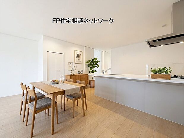 【リビング】【LDK│17.5帖】本画像はAIがCGで家具作成しており、実際の現地に家具は設置されておりません。また、販売価格に家具等は含まれておりません。