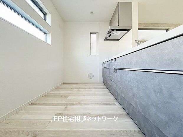【キッチン】毎日使うキッチンが綺麗で清潔ならお料理を作るのも楽しくなりますよね。機能性とデザイン性を兼ね備えた嬉しいキッチン。