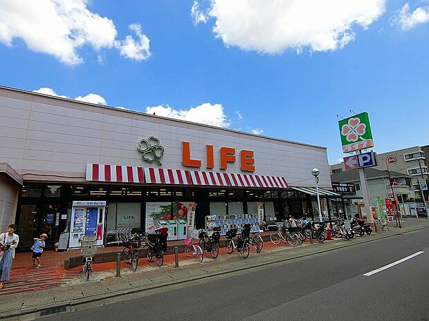 ライフ高津新作店　（約450m）