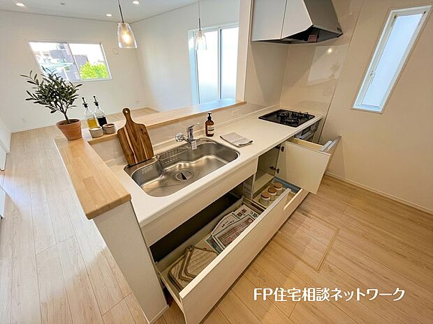 【収納】【キッチン収納】 本画像はAIがCGで小物を作成しており、実際の現地に小物は設置されておりません。また、販売価格に小物等は含まれておりません。
