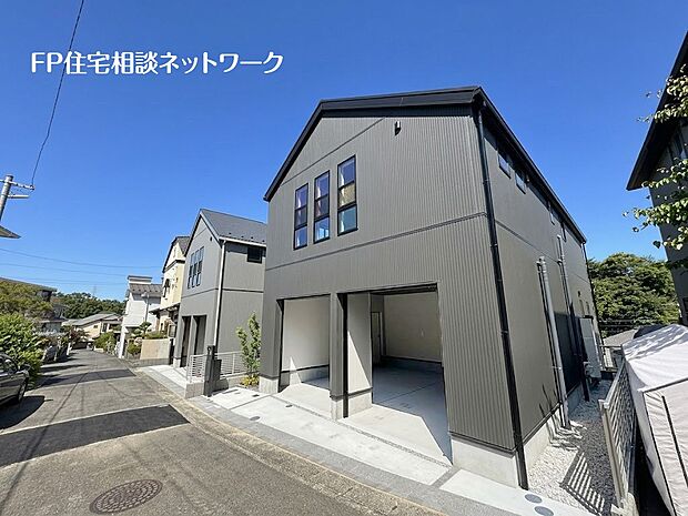 電動シャッター完備のガレージハウス！LDKは23.96帖の贅沢な広さで家族の憩い空間に最適です。