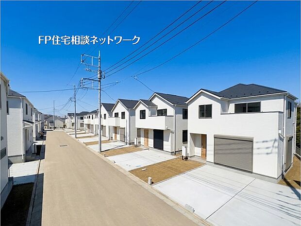 4【類似外観同仕様】施工例のため分譲中の建物とは外壁、屋根開口部等の形状・仕様が異なります。