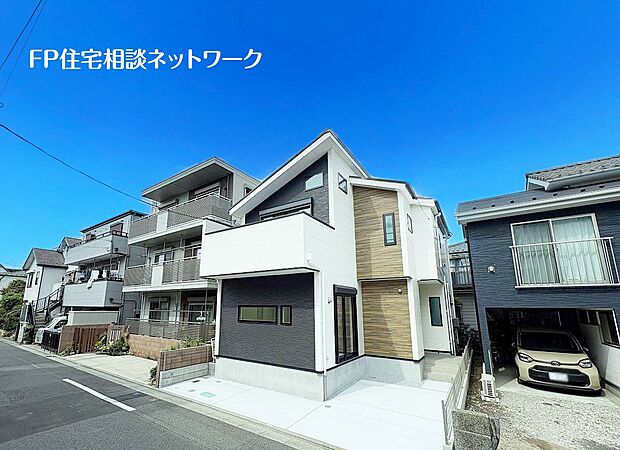 【その他】【類似外観同仕様】施工例のため分譲中の建物とは外壁、屋根開口部等の形状・仕様が異なります。