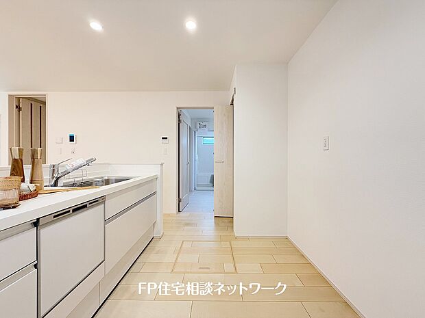 【キッチン】毎日使うキッチンが綺麗で清潔ならお料理を作るのも楽しくなりますよね。機能性とデザイン性を兼ね備えた嬉しいキッチン。