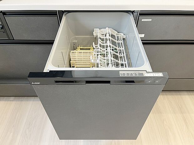 【食洗機】利用者が増えているのはメリットが多いから。時間の節約、手が荒れない、水道代の節約、高温度で洗うので油汚れもしっかり落とせる。まさに理想家電。