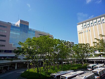 新百合ヶ丘駅　 1200m(15分)