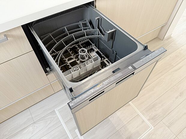 【食洗機】利用者が増えているのはメリットが多いから。時間の節約、手が荒れない、水道代の節約、高温度で洗うので油汚れもしっかり落とせる。まさに理想家電。