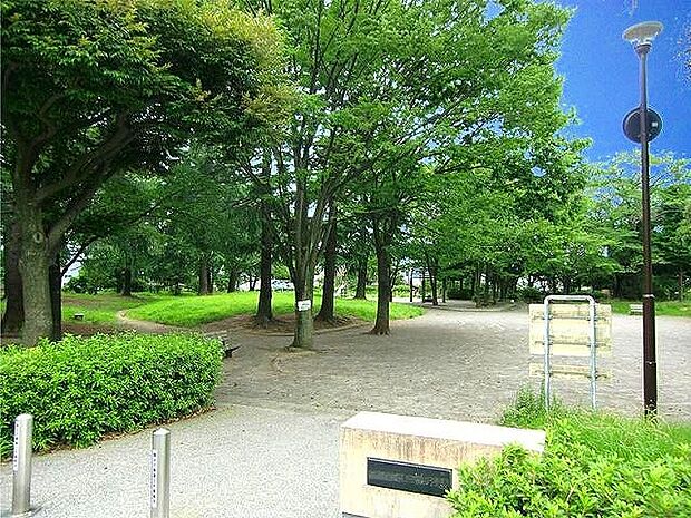 つつじが丘第四公園(約70m・徒歩1分)