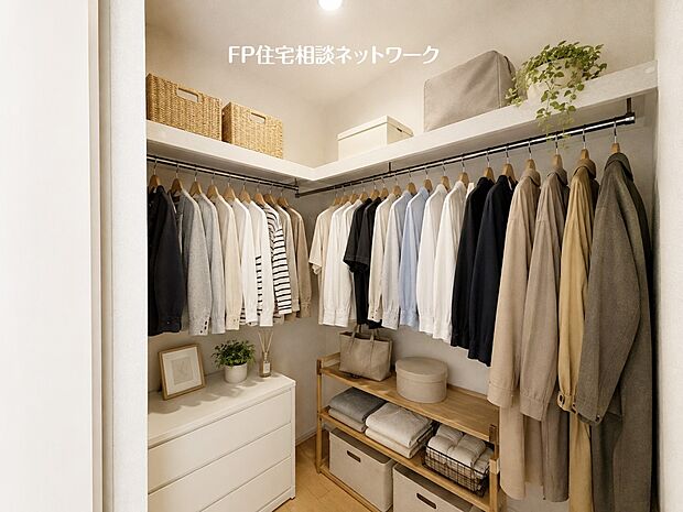 【収納】■ウォークインクローゼット■本画像はAIがCGで家具作成しており、実際の現地に家具は設置されておりません。また、販売価格に家具、小物等は含まれておりません。