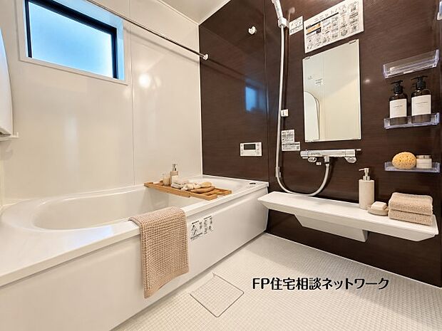【浴室】本画像のタオル、小物等はCG生成の配置イメージです。販売価格にこれらは含まれず、付帯しません。