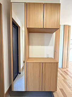 玄関収納（同社施工例）