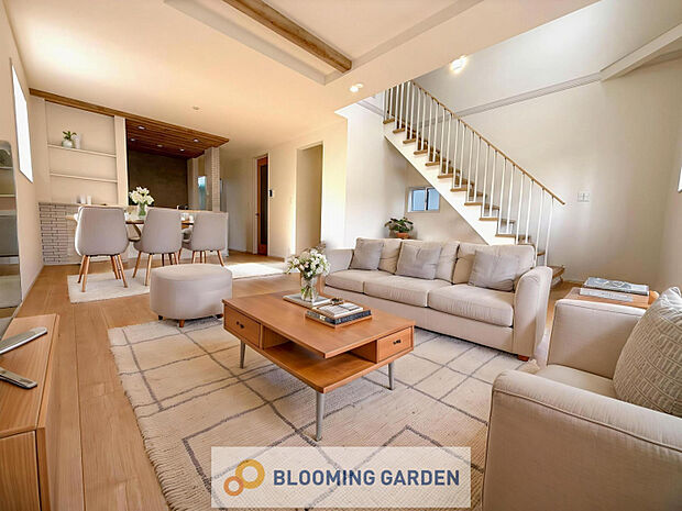 リビング　（1）号棟　※家具はCGによるイメージです。家具付き販売ではございません。