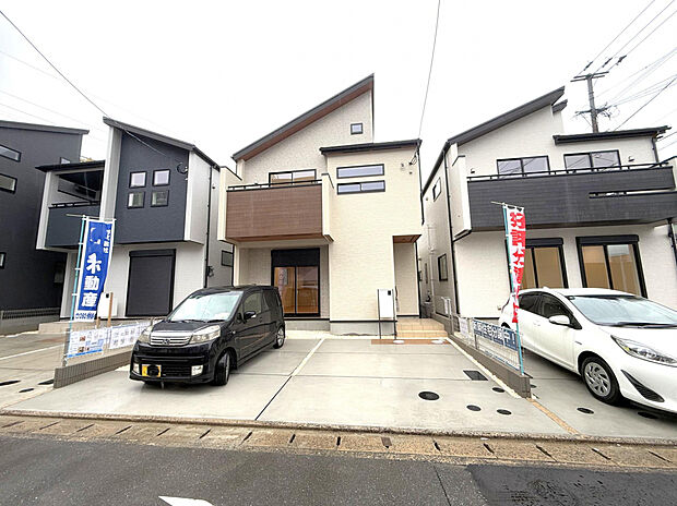 【外観　左:(2)号棟　中央:(3)号棟　右:(4)号棟】デザインと機能性を両立した外観です。