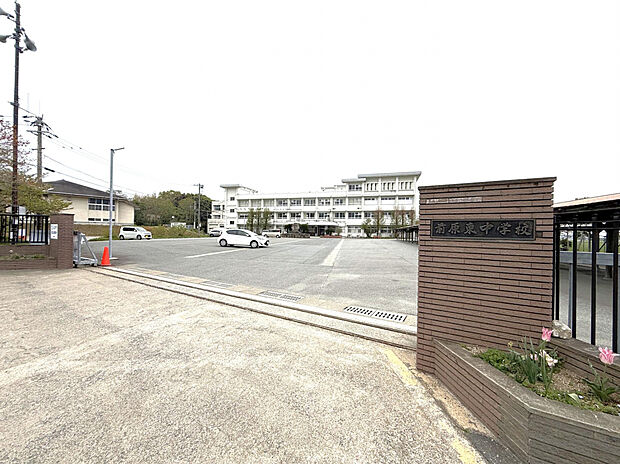 糸島市立前原東中学校（約2,327m）