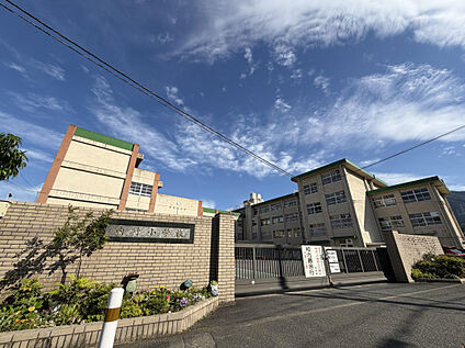 福岡市立内野小学校 868m