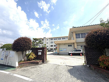 福岡市立老司小学校 413m