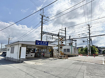 三沢駅 984m