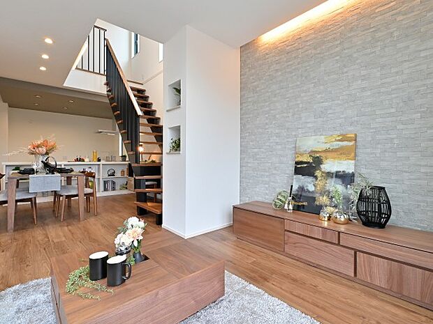 【その他画像】【アクセントウォール＋間接照明】住まいの印象を深める壁材とやわらかな光の組み合わせが空間を彩ります。※画像はイメージです。実際の商品とはデザイン・仕様が異なります。