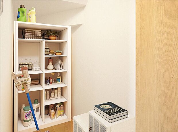 【その他画像】【階段下収納】掃除道具の収納や日用品の買い置きなどにぴったりです。※画像はイメージです。実際の商品とはデザイン・仕様が一部異なります。
