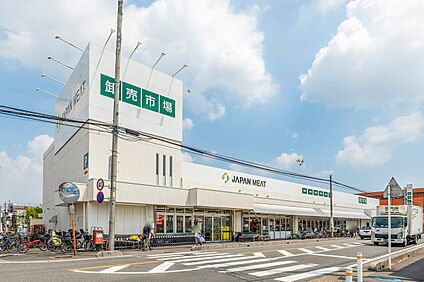 ジャパンミート卸売市場鳩ヶ谷店 780m