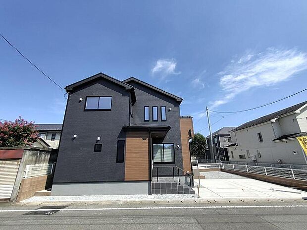 全体的に開放感があり、建物自体も開口部を多く設けておりますので、明るさと風通しの良さは自信をもってお勧めできます。両方とも建物の見栄えはもちろん、機能にも大きく影響いたしますので大切なポイントです。