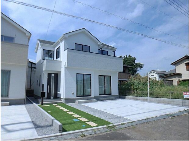 【類似外観同仕様】類似外観同仕様の物件になります。扉や窓の開口部の位置やデザインが異なります。建物の詳細図面などもございます、仕様の細かなご説明もさせていただきます。