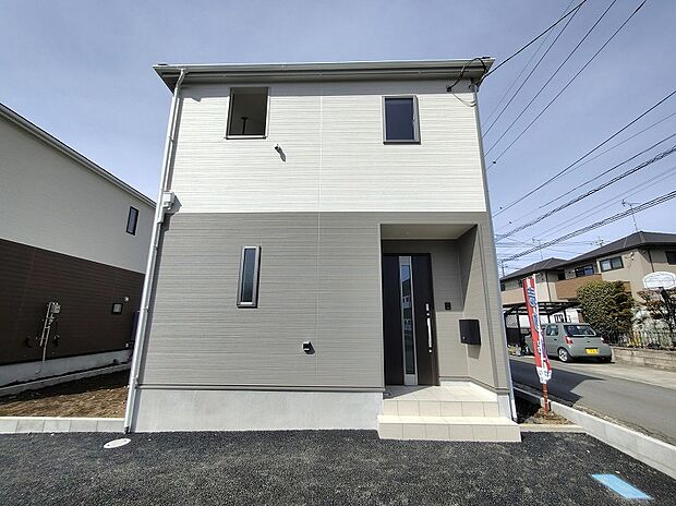 資料請求やご案内も即日対応いたします♪同じ施工例の物件見学や、完成イメージプレゼンテーションも承っております。どのような建物が建つか、間取りの広さは?など気になる点を一つ一つご説明させていただきます。