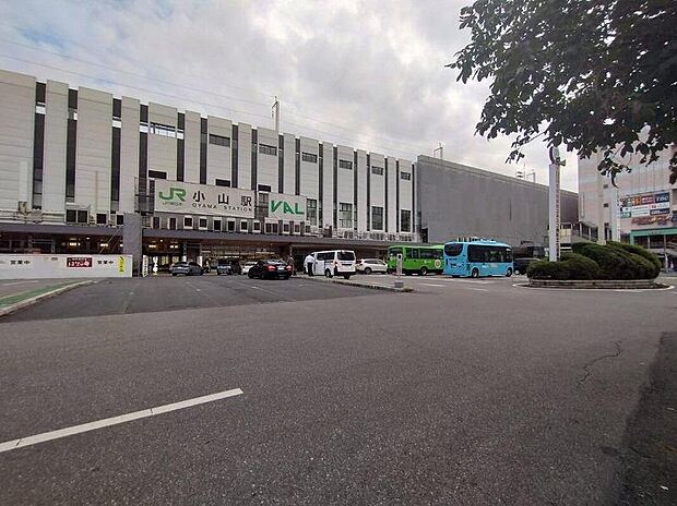 小山駅まで1800m お車で4分、徒歩23分